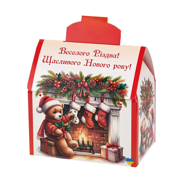 картонна коробка у вигляді будиночка з медведиком